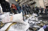 Сводка с Евромайдана: на Грушевского убирают сгоревшую резину, а для Автомайдана организовали охраняемые парковки